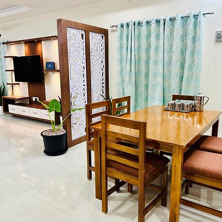 Truelife - 3Bhk Family Suites - Ps4 Pure Veg Restaurant On The Way To Balaji Temple - 2500 Sft Large Signature Apartment - Modular Kitchen - Super Fast Wifi, Smart Tv, 250 Jio Channels - Parking - Easy Access To All Temples - Top Service With Lots Of Tirupati Ngoại thất bức ảnh