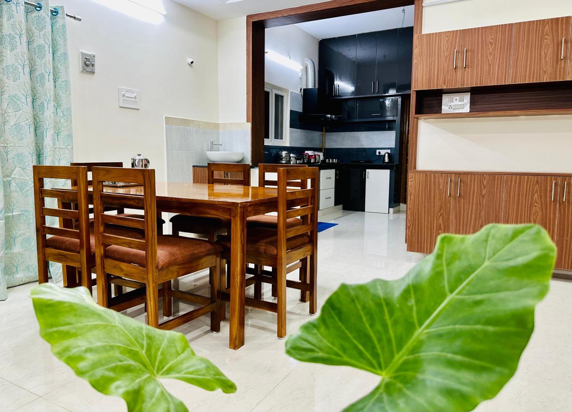 Truelife - 3Bhk Family Suites - Ps4 Pure Veg Restaurant On The Way To Balaji Temple - 2500 Sft Large Signature Apartment - Modular Kitchen - Super Fast Wifi, Smart Tv, 250 Jio Channels - Parking - Easy Access To All Temples - Top Service With Lots Of Tirupati Ngoại thất bức ảnh