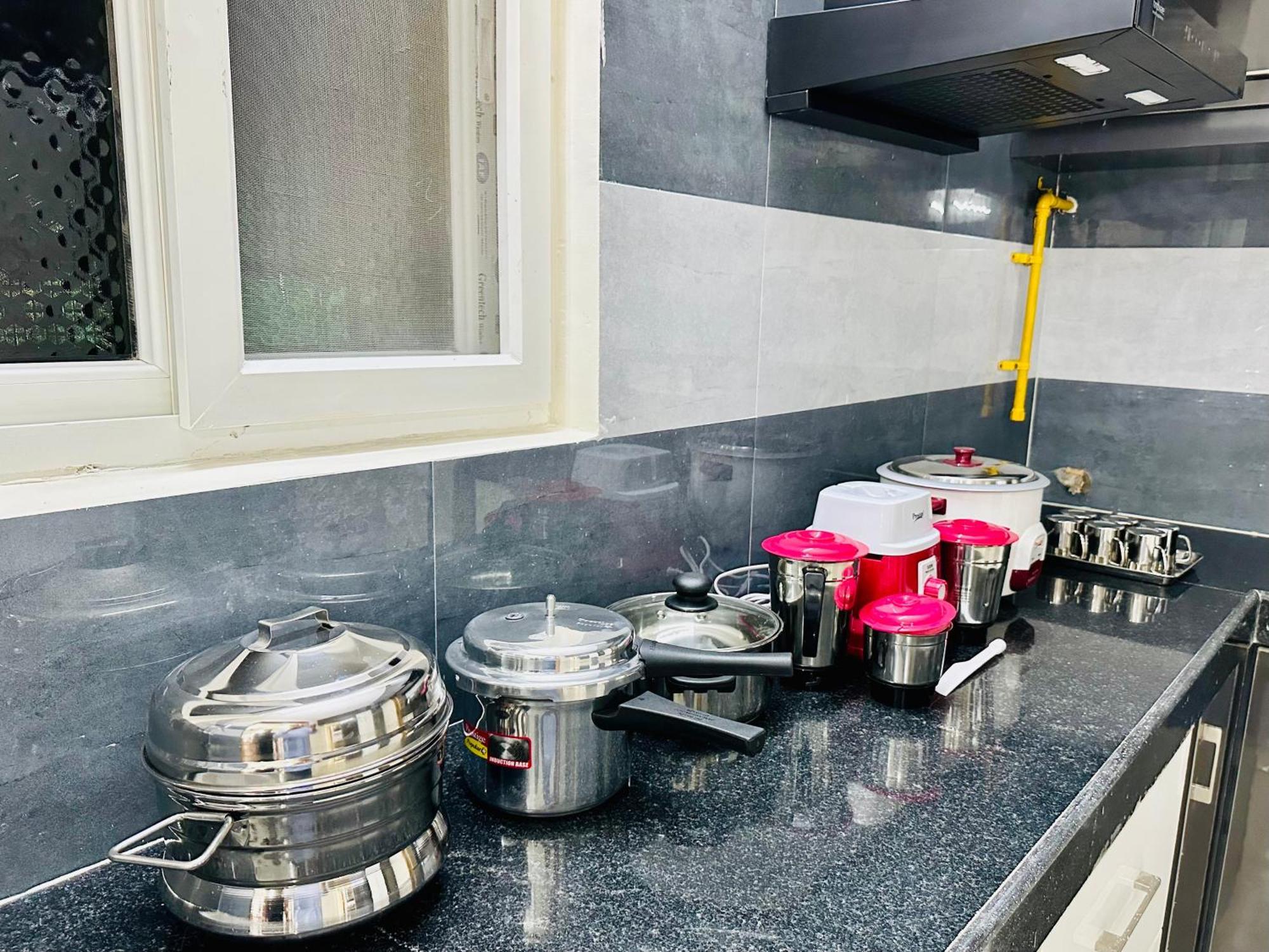 Truelife - 3Bhk Luxury Suites - Ps4 Veg Restaurant, On The Way To Balaji Temple - 2500 Sft Large Signature Apartments - Modular Kitchen - Super Fast Wifi, Smart Tv, 250 Jio Channels - Parking - Easy Access To All Temples - Top Service With Lots Of Lo Tirupati Ngoại thất bức ảnh