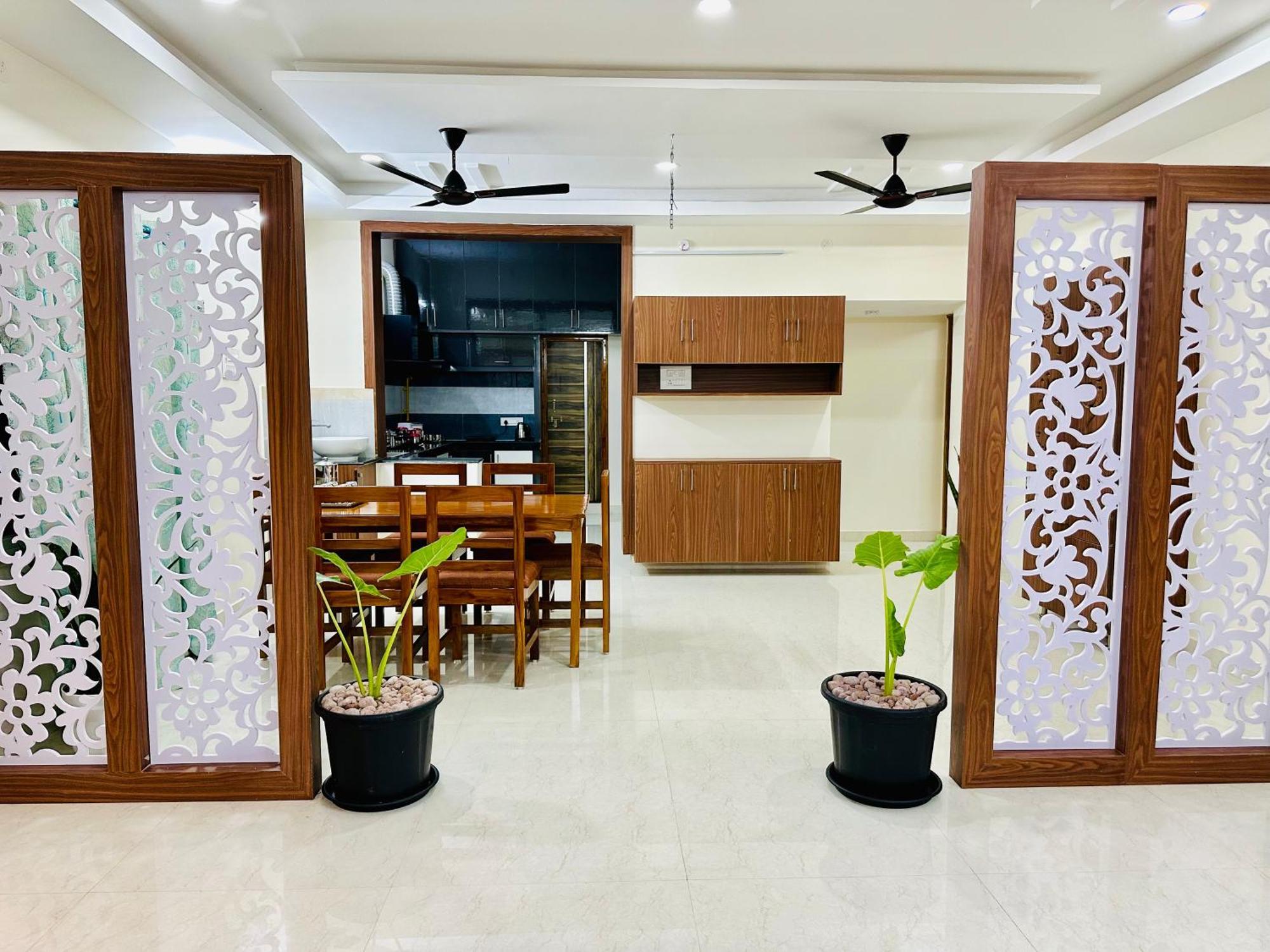 Truelife - 3Bhk Family Suites - Ps4 Pure Veg Restaurant On The Way To Balaji Temple - 2500 Sft Large Signature Apartment - Modular Kitchen - Super Fast Wifi, Smart Tv, 250 Jio Channels - Parking - Easy Access To All Temples - Top Service With Lots Of Tirupati Ngoại thất bức ảnh