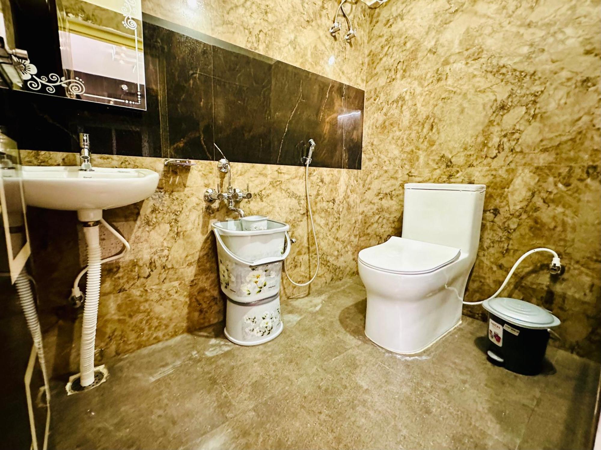 Truelife - 3Bhk Family Suites - Ps4 Pure Veg Restaurant On The Way To Balaji Temple - 2500 Sft Large Signature Apartment - Modular Kitchen - Super Fast Wifi, Smart Tv, 250 Jio Channels - Parking - Easy Access To All Temples - Top Service With Lots Of Tirupati Ngoại thất bức ảnh